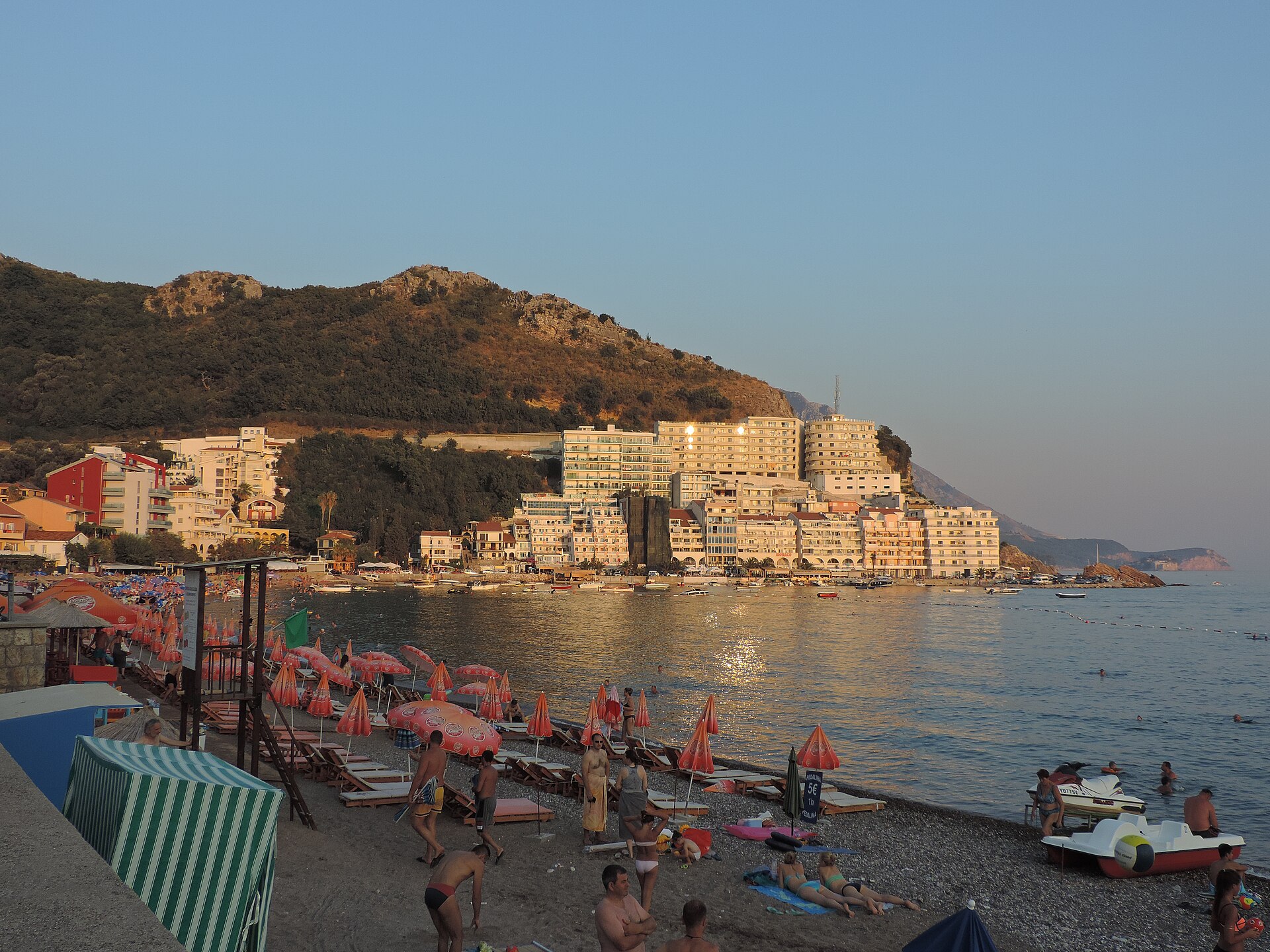Urbanizovan plac s pogledom na more, Budva – Podmaine — fotografija 2